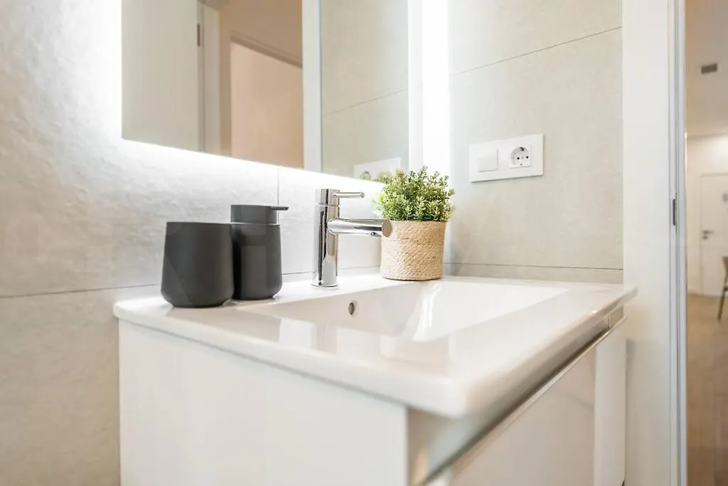 Enchanting And Bright Apartment Center By Rems Màlaga